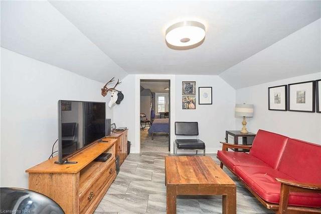 115 Vine St S, House detached with 4 bedrooms, 2 bathrooms and 3 parking in St. Catharines ON | Image 11