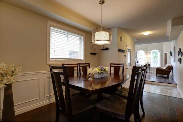 88 Zachary Pl, House attached with 3 bedrooms, 4 bathrooms and 3 parking in Whitby ON | Image 2