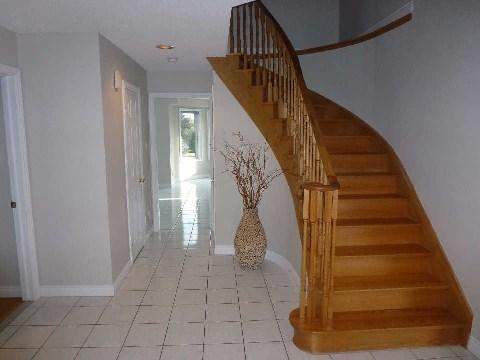 7 Antrim Crt, House detached with 2 bedrooms, 3 bathrooms and 6 parking in Caledon ON | Image 4