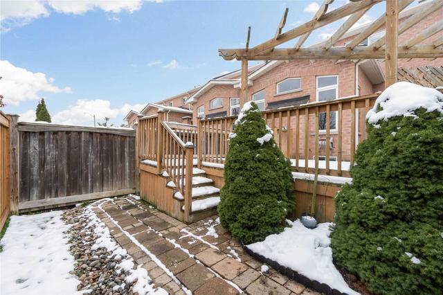 26 Cedarcrest Cres, House attached with 3 bedrooms, 3 bathrooms and 3 parking in Richmond Hill ON | Image 33