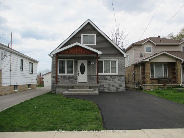 368 Osborne St E, House detached with 2 bedrooms, 2 bathrooms and 2 parking in Hamilton ON | Image 1