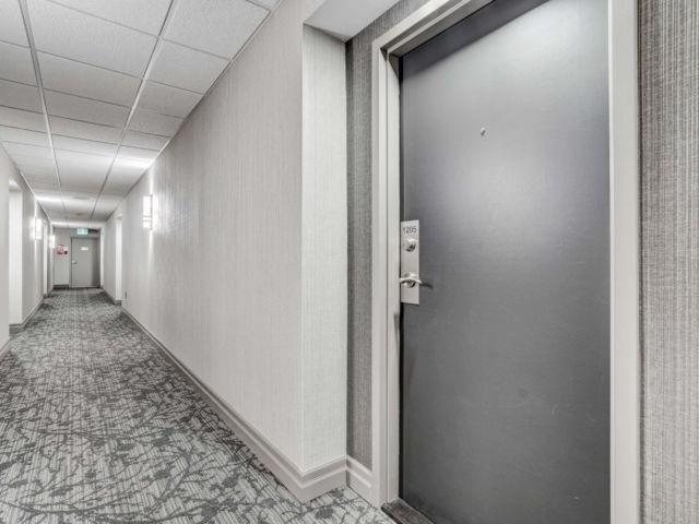 1205 - 10 Laurelcrest St, Condo with 2 bedrooms, 1 bathrooms and 1 parking in Brampton ON | Image 5