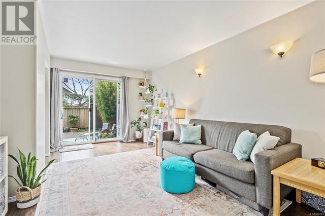 454 Burnside Rd W, House attached with 3 bedrooms, 2 bathrooms and 1 parking in Saanich BC | Image 3