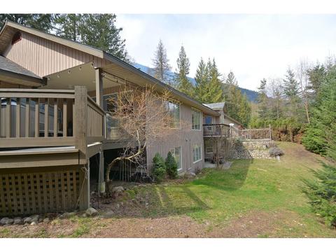 2286 Annable Road, House detached with 4 bedrooms, 3 bathrooms and null parking in Central Kootenay F BC | Card Image
