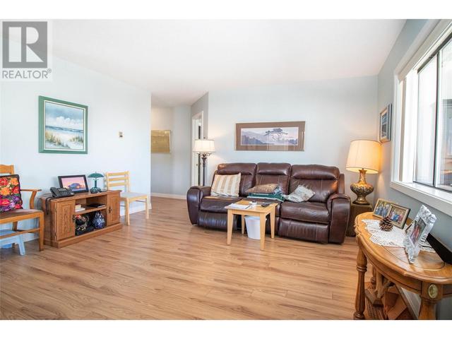 209 - 2110 Hoy Street, Condo with 2 bedrooms, 2 bathrooms and 1 parking in Kelowna BC | Image 2