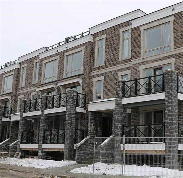 1205 - 11 Dunsheath Way, Townhouse with 2 bedrooms, 2 bathrooms and 1 parking in Markham ON | Image 1