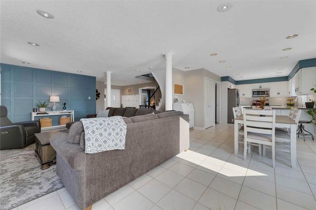 94 Northview Cres, House detached with 4 bedrooms, 4 bathrooms and 11 parking in Barrie ON | Image 2