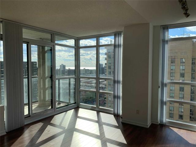 1909 - 68 Abell St, Condo with 2 bedrooms, 1 bathrooms and 0 parking in Toronto ON | Image 3