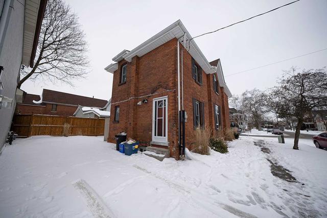 193 Chatham St, House detached with 5 bedrooms, 2 bathrooms and 1 parking in Brantford ON | Image 8