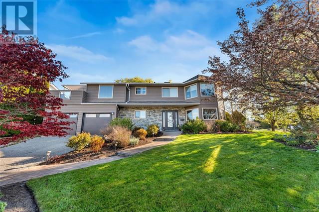 781 Cameo St, House detached with 5 bedrooms, 3 bathrooms and 4 parking in Saanich BC | Image 2