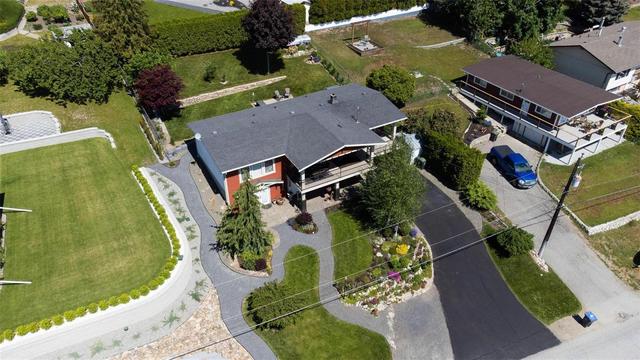 5286 Huston Road, House detached with 3 bedrooms, 2 bathrooms and 6 parking in Peachland BC | Card Image