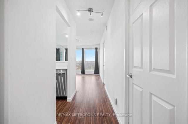 2101 - 8 Lee Centre Dr, Condo with 1 bedrooms, 1 bathrooms and 1 parking in Toronto ON | Image 2