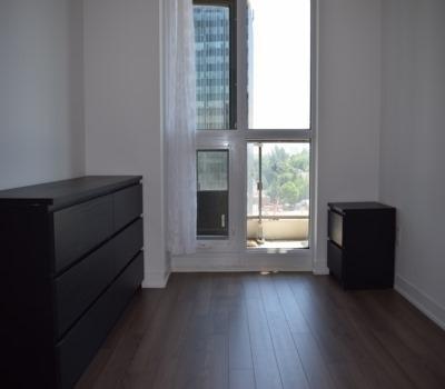 1001 - 60 Berwick Ave, Condo with 1 bedrooms, 1 bathrooms and 1 parking in Toronto ON | Image 3