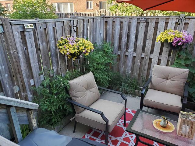 57 Spadina Rd, Townhouse with 3 bedrooms, 2 bathrooms and 2 parking in Brampton ON | Image 29