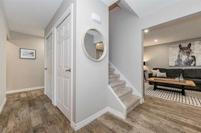 32 Shadybrook Cres, House detached with 3 bedrooms, 3 bathrooms and 3 parking in Guelph ON | Image 37
