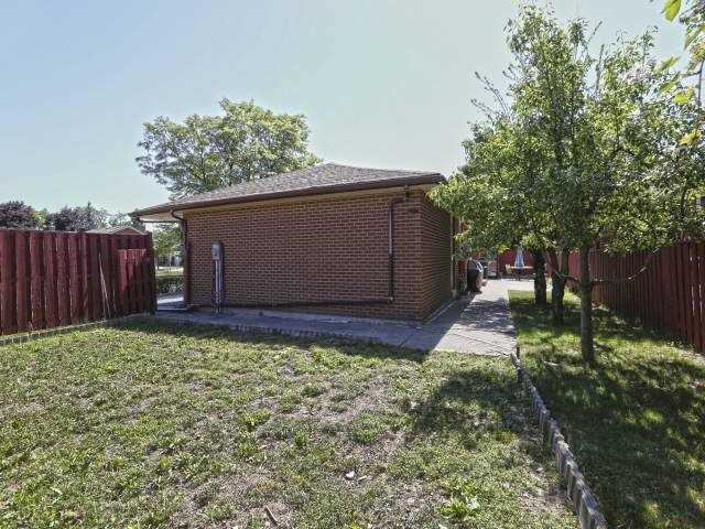 43 Marchbank Cres, House detached with 3 bedrooms, 3 bathrooms and 4 parking in Brampton ON | Image 18