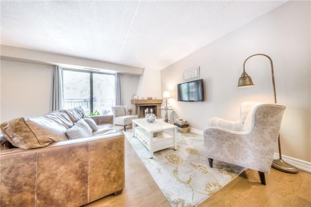 401 - 15390 Yonge St, Condo with 3 bedrooms, 2 bathrooms and 1 parking in Aurora ON | Image 2