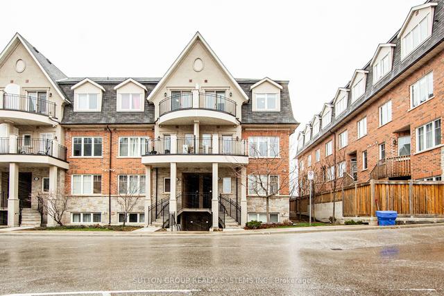 1404 - 2420 Baronwood Dr, Townhouse with 2 bedrooms, 3 bathrooms and 1 parking in Oakville ON | Image 1