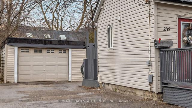 26 Clarence St, House detached with 2 bedrooms, 1 bathrooms and 5 parking in Brampton ON | Image 29