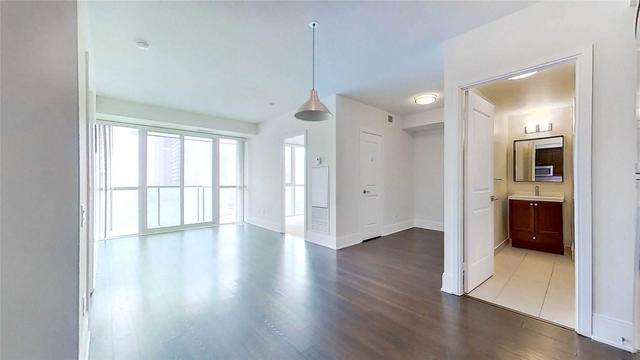 829 - 560 Front St W, Condo with 2 bedrooms, 2 bathrooms and 1 parking in Toronto ON | Image 5