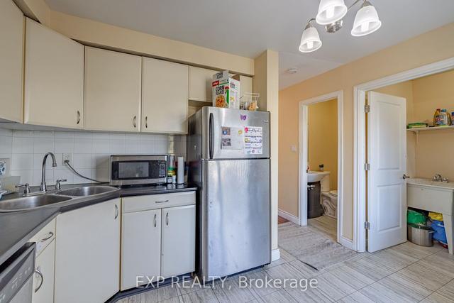 54 - 700 Osgoode Dr, Townhouse with 3 bedrooms, 2 bathrooms and 2 parking in London ON | Image 3