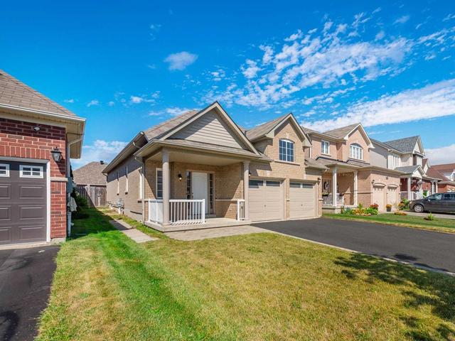 8 Versailles Cres, House detached with 2 bedrooms, 3 bathrooms and 4 parking in Barrie ON | Image 12