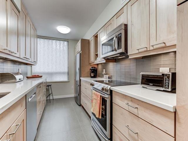 610 - 22 Shallmar Blvd, Condo with 3 bedrooms, 2 bathrooms and 1 parking in Toronto ON | Image 6