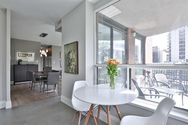 306 - 47 St Clair Ave W, Condo with 2 bedrooms, 2 bathrooms and 1 parking in Toronto ON | Image 3