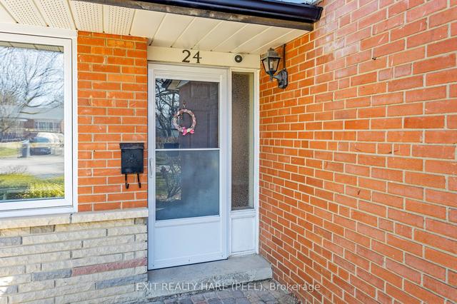 24 Hadrina St, House detached with 2 bedrooms, 2 bathrooms and 5 parking in Brampton ON | Image 22
