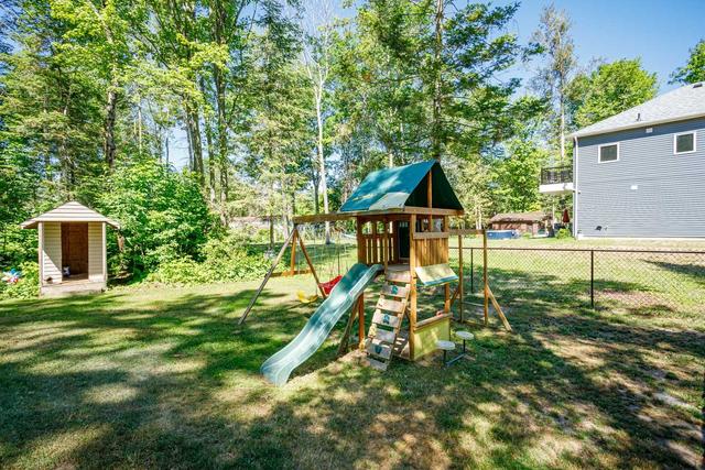 158 Zoo Park Rd, House detached with 2 bedrooms, 1 bathrooms and 4 parking in Wasaga Beach ON | Image 32
