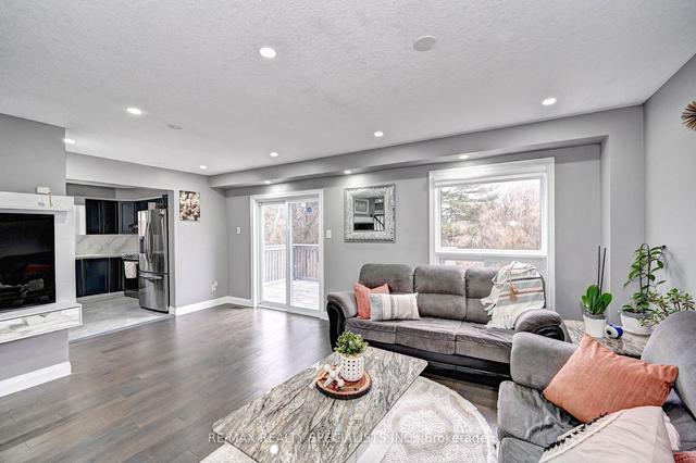 120 Lena Cres, House detached with 3 bedrooms, 4 bathrooms and 4 parking in Cambridge ON | Image 5