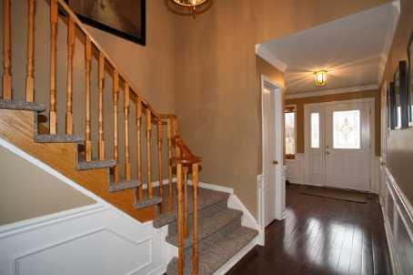 4469 Gullfoot Circ, House detached with 3 bedrooms, 4 bathrooms and 4 parking in Mississauga ON | Image 2