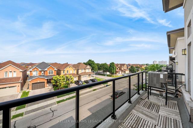 11 - 105 Kayla Cres, Townhouse with 2 bedrooms, 2 bathrooms and 1 parking in Vaughan ON | Image 10