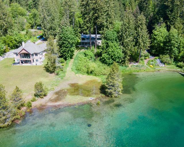 7484 Highway 3a, House detached with 4 bedrooms, 3 bathrooms and null parking in Central Kootenay E BC | Image 18