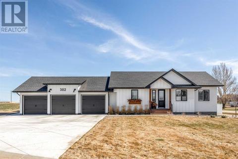 302 Yuma Court, House detached with 5 bedrooms, 3 bathrooms and 6 parking in Cypress County AB | Card Image