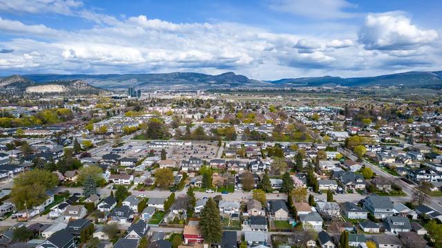 2238 - 2240 Aberdeen Street, House detached with 4 bedrooms, 2 bathrooms and 4 parking in Kelowna BC | Image 38