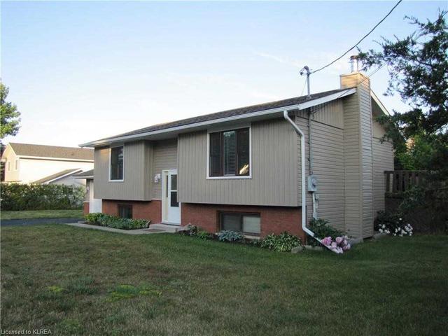 46 Taylor St, House detached with 2 bedrooms, 2 bathrooms and 3 parking in Kawartha Lakes ON | Image 12