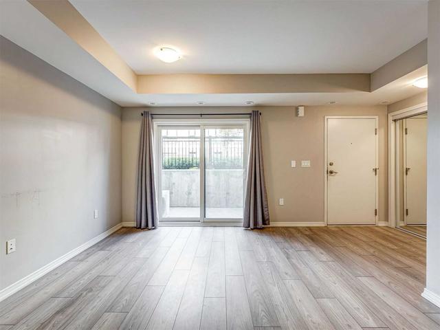 124 - 500 Kingbird Grve, Townhouse with 2 bedrooms, 2 bathrooms and 1 parking in Toronto ON | Image 2