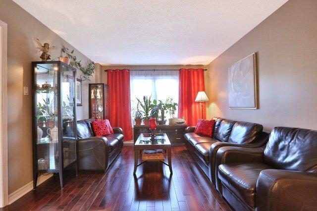 3211 Valcourt Cres, House detached with 4 bedrooms, 4 bathrooms and 4 parking in Mississauga ON | Image 3