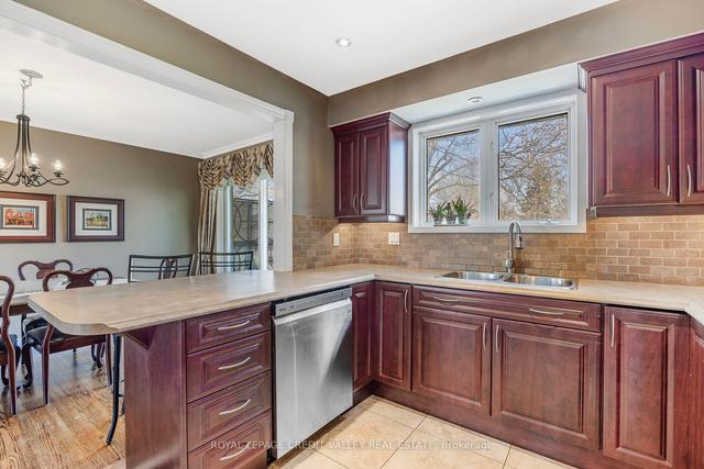 25 Caledon Cres, House detached with 3 bedrooms, 2 bathrooms and 6 parking in Brampton ON | Image 9