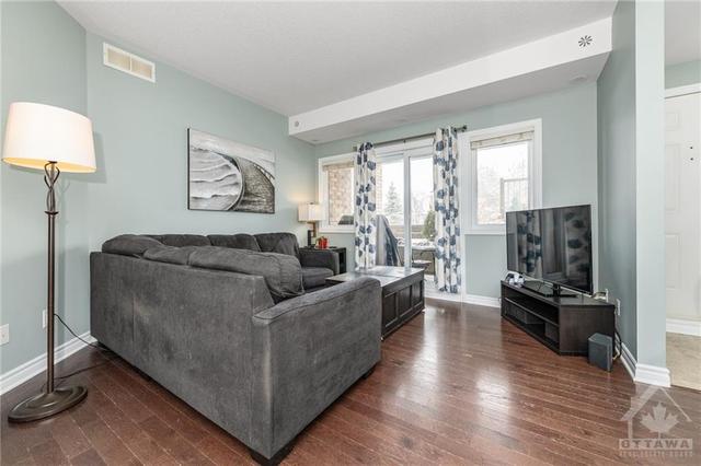 h - 366 Wood Acres Grove, Condo with 2 bedrooms, 1 bathrooms and 1 parking in Ottawa ON | Image 6