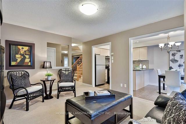 3086 Highvalley Rd, House attached with 3 bedrooms, 3 bathrooms and 3 parking in Oakville ON | Image 2