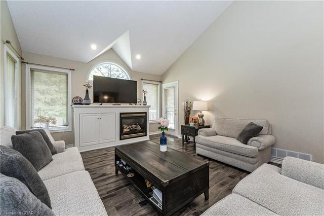 2 Terraview Crescent, House attached with 4 bedrooms, 3 bathrooms and 4 parking in Guelph ON | Image 3