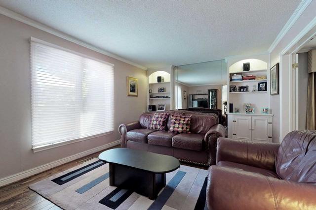 1 Stillwater Cres, House detached with 4 bedrooms, 3 bathrooms and 4 parking in Toronto ON | Image 7