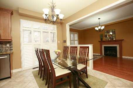 8 Tomabrook Cres, House detached with 4 bedrooms, 4 bathrooms and 4 parking in Brampton ON | Image 4