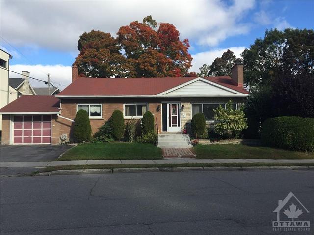 455 Dovercourt Avenue, House detached with 4 bedrooms, 2 bathrooms and 3 parking in Ottawa ON | Card Image