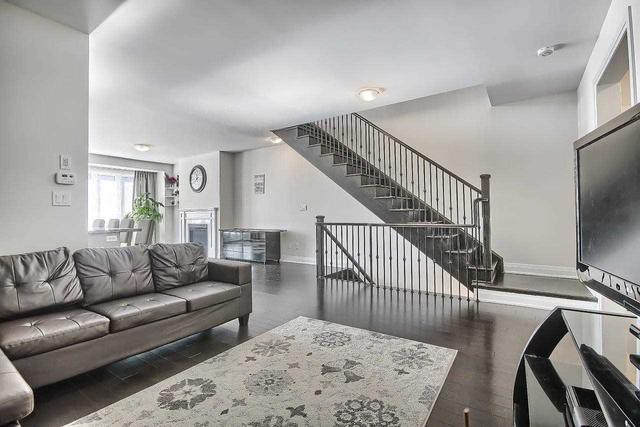 45 Gridiron Gate, House attached with 3 bedrooms, 4 bathrooms and 2 parking in Vaughan ON | Image 3