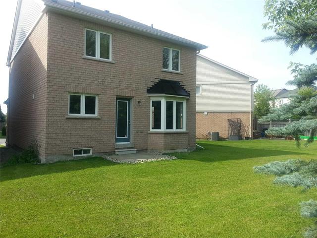 71 Norland Circ, House detached with 4 bedrooms, 3 bathrooms and 2 parking in Oshawa ON | Image 7