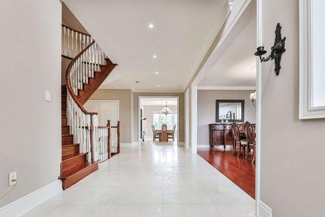 143 Weaver Crt, House detached with 5 bedrooms, 5 bathrooms and 10 parking in Vaughan ON | Image 2