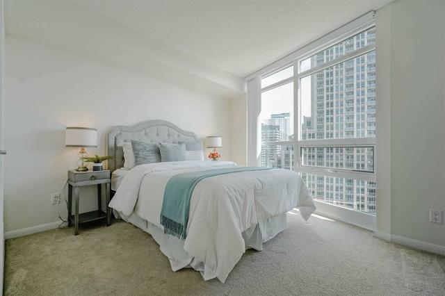 1804 - 215 Fort York Blvd, Townhouse with 2 bedrooms, 2 bathrooms and 1 parking in Toronto ON | Image 16